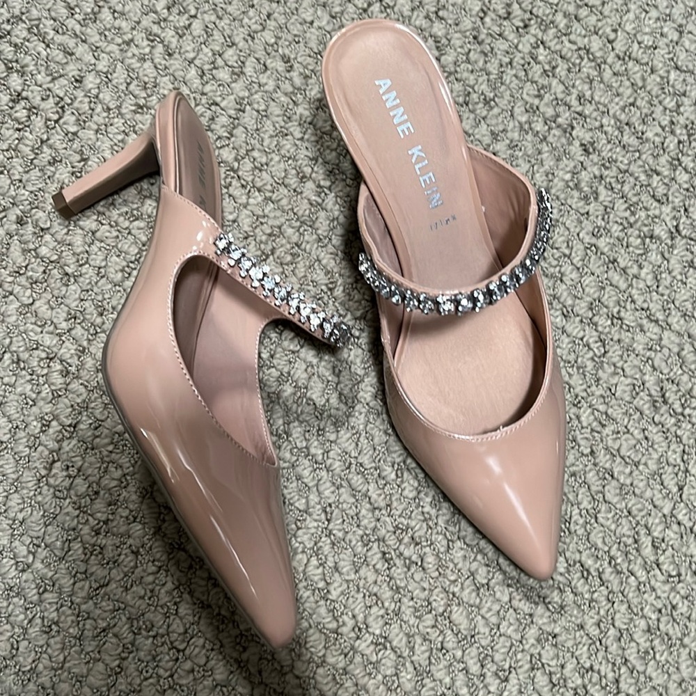 Ann Klein size 10 new beige remi embellished stiletto dress pumps